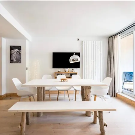 Renovated For 5 - With Balcony 公寓 梅杰夫