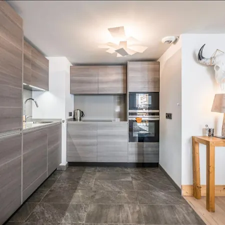Renovated For 5 - With Balcony 公寓