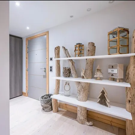 Renovated For 5 - With Balcony 아파트 *