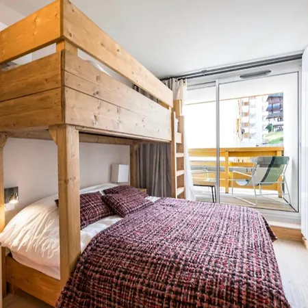 Renovated For 5 - With Balcony 아파트 *