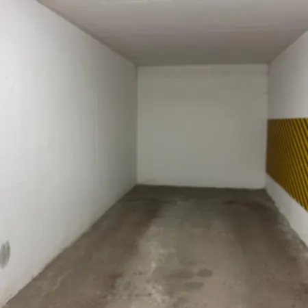 公寓 Renovated For 5 - With Balcony